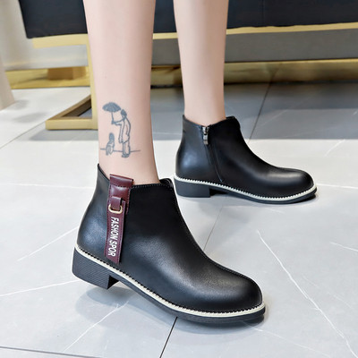 Ghete de dama moderne in alb-negru