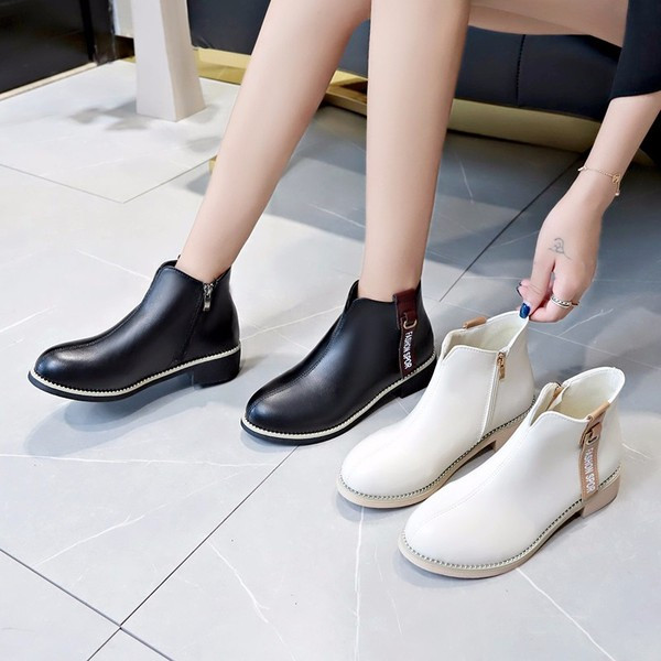 Ghete de dama moderne in alb-negru