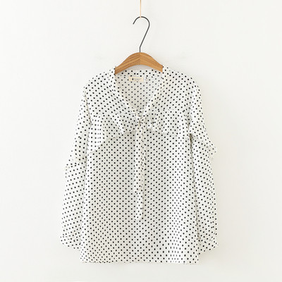 Modern női ing hosszú ujjal és mély nyakkivágással fehér és fekete színben