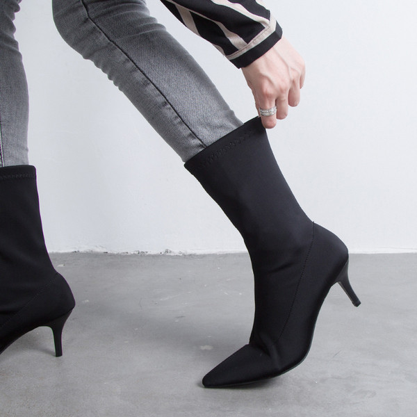 Cizme de dama elegante cu toc subtire in negru si bej