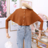 Μοντέρνο γυναικείο πουλόβερ με κουμπιά σε καφέ και μαύρο χρώμα