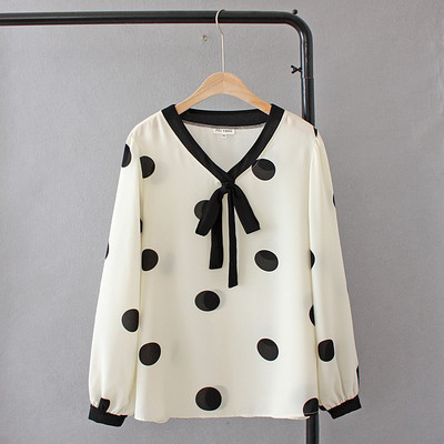 Cămașă modernă de damă cu decolteu adânc și mâneci lungi în alb și negru