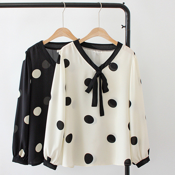 Cămașă modernă de damă cu decolteu adânc și mâneci lungi în alb și negru