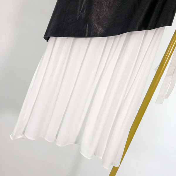 Fusta de dama cu croiala lunga cu bucati din piele ecologica