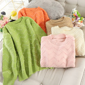 Дамски пуловер с  обло  деколте в  няколко  цвята