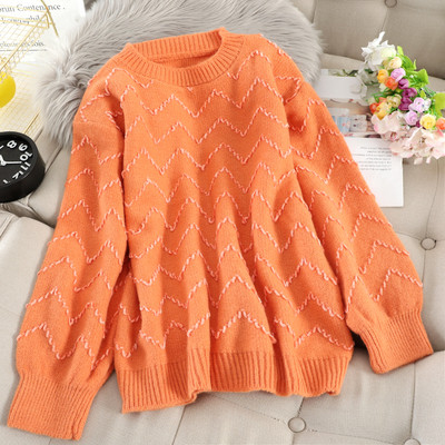 Дамски пуловер с  обло  деколте в  няколко  цвята