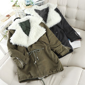 Модерно дамско зимно яке с пух в черен и зелен цвят