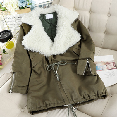 Модерно дамско зимно яке с пух в черен и зелен цвят