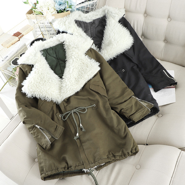 Модерно дамско зимно яке с пух в черен и зелен цвят