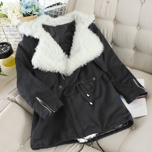 Модерно дамско зимно яке с пух в черен и зелен цвят