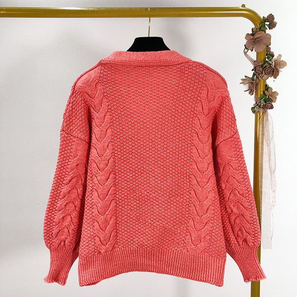 Къса дамска жилетка в бял и розов цвят с копчета