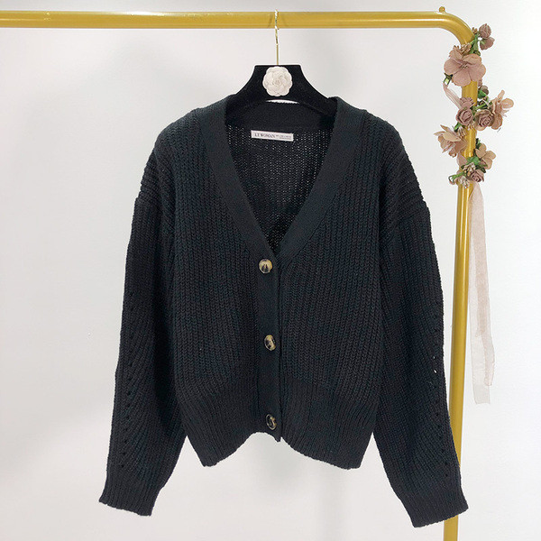 Къса ежедневна жилетка с копчета в сив и черен цвят