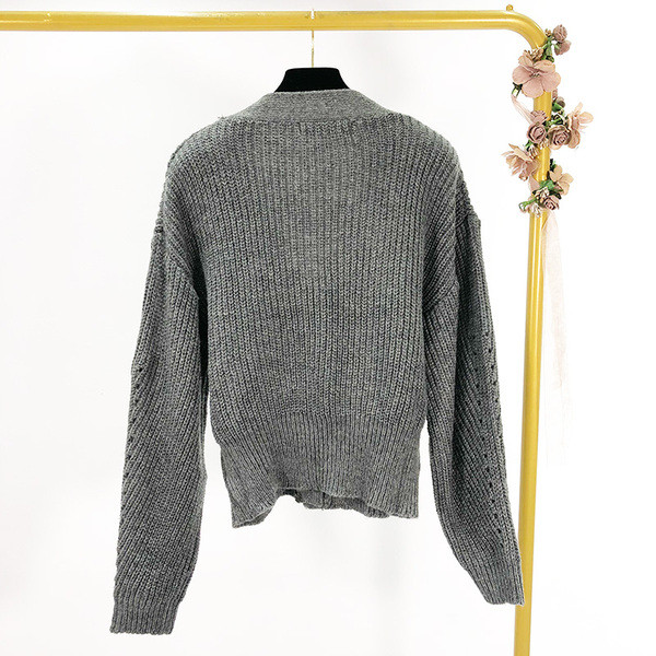 Къса ежедневна жилетка с копчета в сив и черен цвят