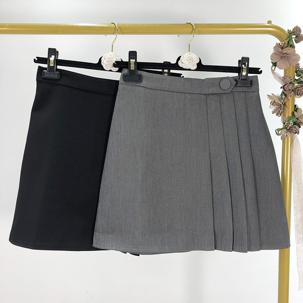 Къса плисирана пола с висока талия в сив и черен цвят