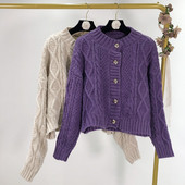 Къса дамска ежедневна жилетка с копчета в бежов и лилав цвят