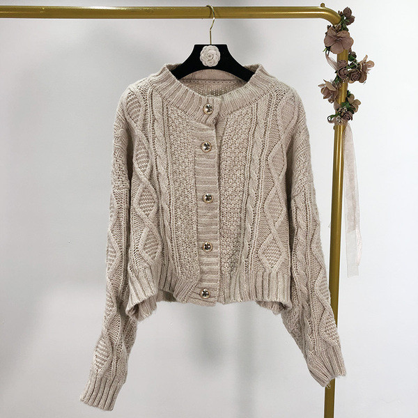 Къса дамска ежедневна жилетка с копчета в бежов и лилав цвят