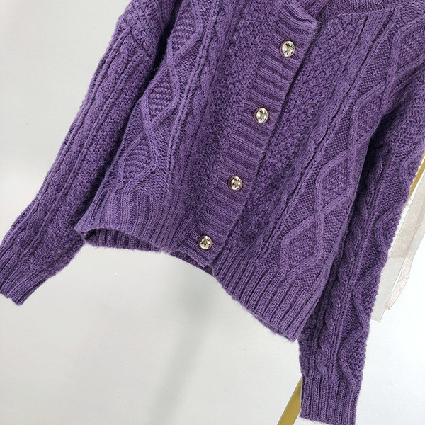 Къса дамска ежедневна жилетка с копчета в бежов и лилав цвят