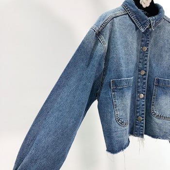 Σύντομο denim  γυναικείο μπουφάν σε μπλε χρώμα με κουμπιά