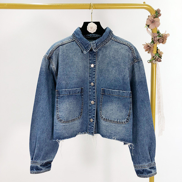 Късо пролетно-есенно дамско яке от деним в син цвят с копчета