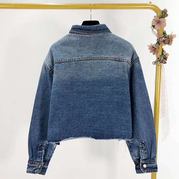 Късо пролетно-есенно дамско яке от деним в син цвят с копчета