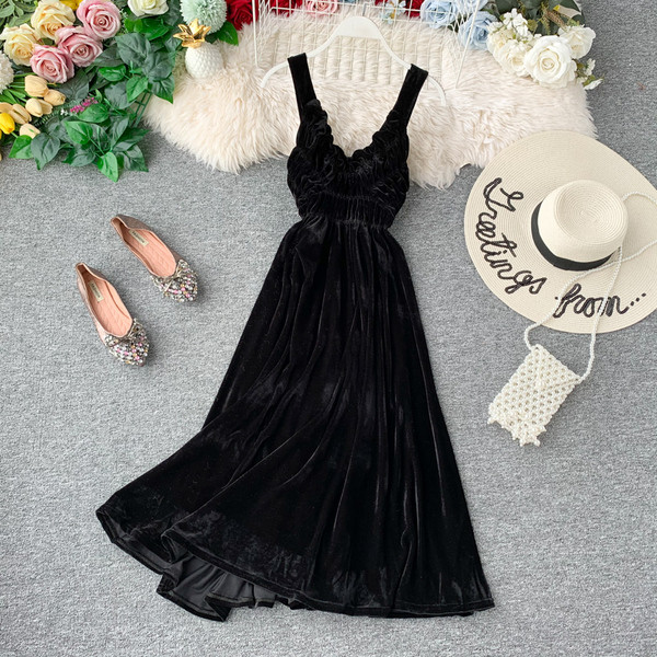 Модерна дамска рокля от кадифе с презрамки в три цвята