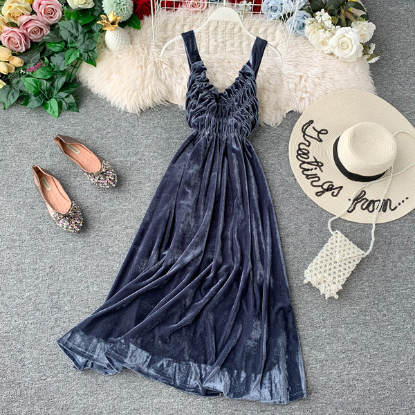 Модерна дамска рокля от кадифе с презрамки в три цвята