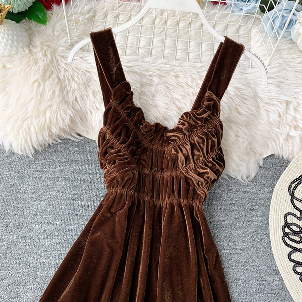 Модерна дамска рокля от кадифе с презрамки в три цвята