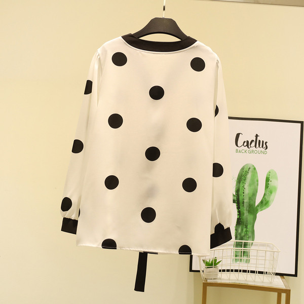 Модерна дамска риза с дълъг ръкав и дълбоко деколте в черен и бял цвят 