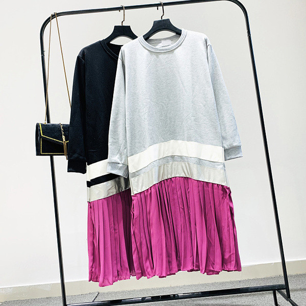 Спортна дамска рокля с О-образно деколте в черен и сив цвят