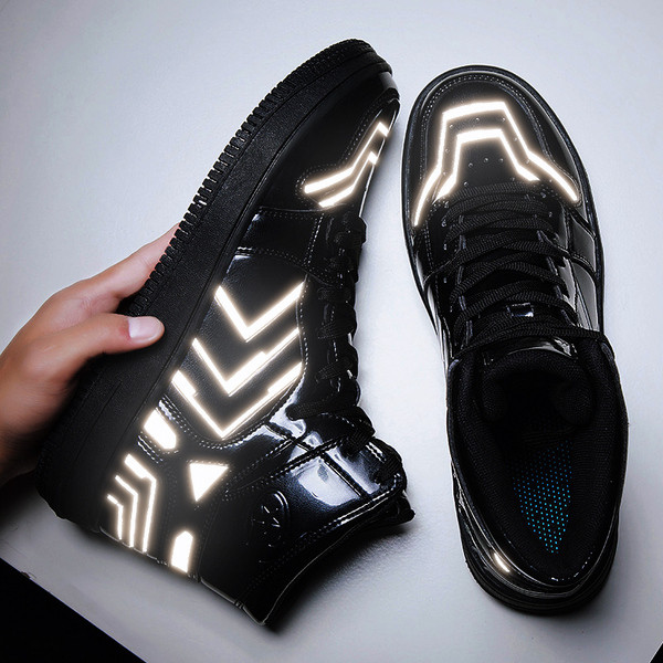 НОВО мъжки светещи кецове в черен,червен и златист цвят