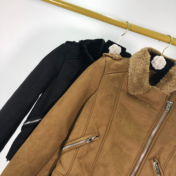 Късо есенно-зимно яке с ципове и топла подплата в кафяв и черен цвят