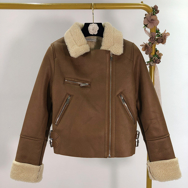 Късо есенно-зимно яке с ципове и подплата в кафяв и черен цвят