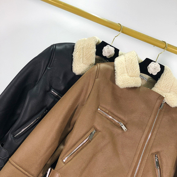 Късо есенно-зимно яке с ципове и подплата в кафяв и черен цвят