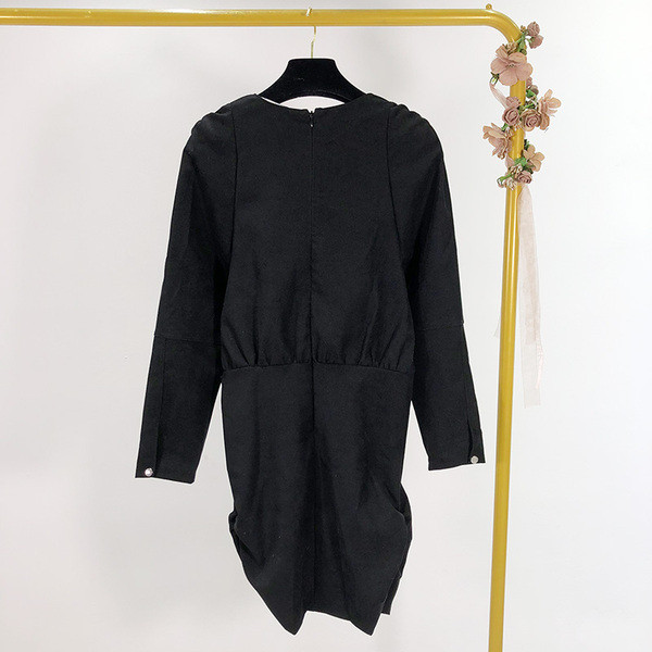 Къса ежедневна рокля с овално деколте и колан