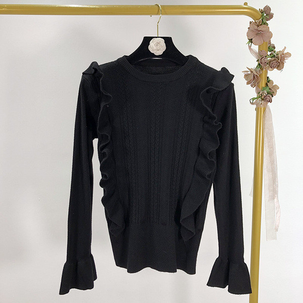 Дълъг втален пуловер от тънко плетиво с къдри