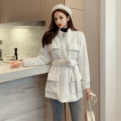 Нов модел дамско палто с джобове и колан в бял и кафяв цвят