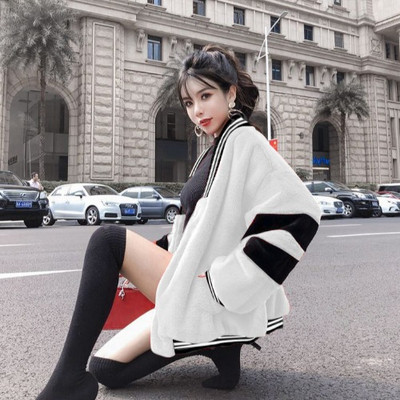 Пухено спортно-ежедневно яке с цип в бял,червен и черен цвят