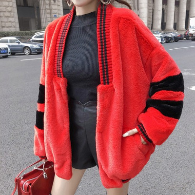 Пухено спортно-ежедневно яке с цип в бял,червен и черен цвят