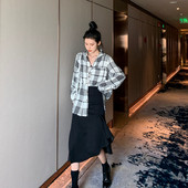 Дамска плътна карирана риза с копчета - широк модел