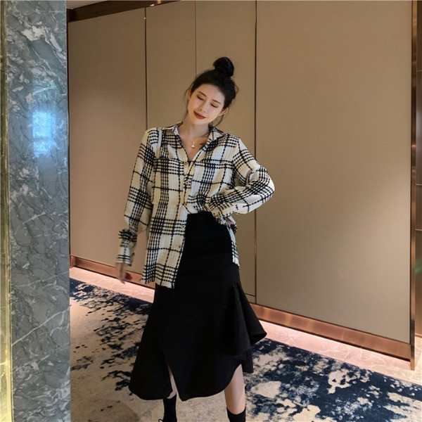 Дамска плътна карирана риза с копчета - широк модел