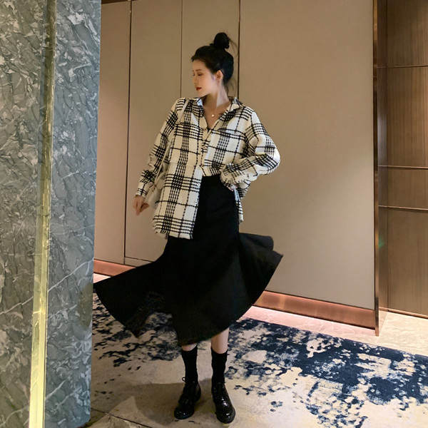 Дамска плътна карирана риза с копчета - широк модел