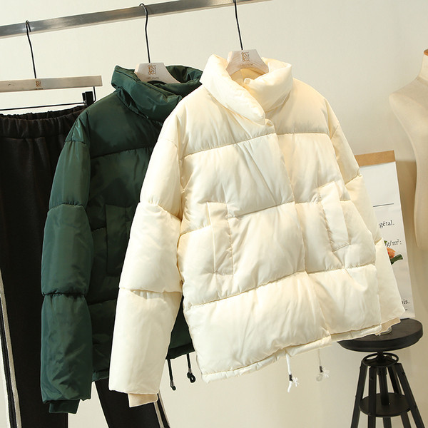 Модерно дамско зимно яке с висока яка и джобове в бял и зелен цвят 
