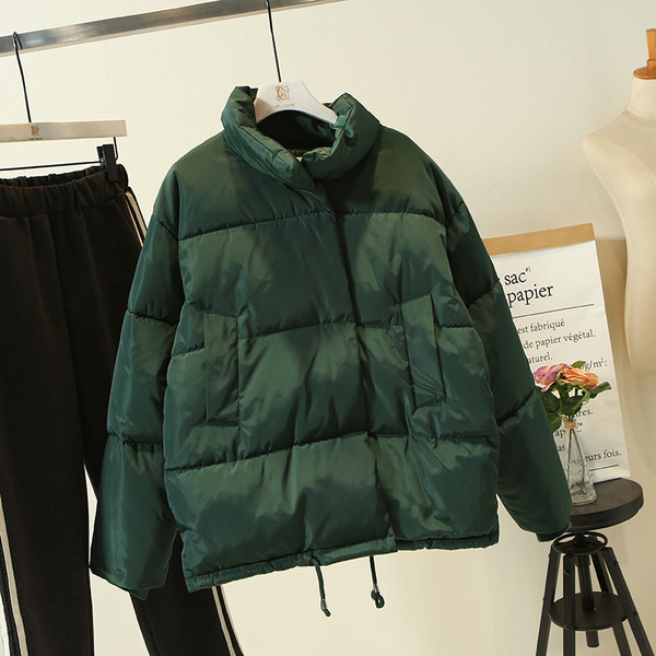 Модерно дамско зимно яке с висока яка и джобове в бял и зелен цвят 