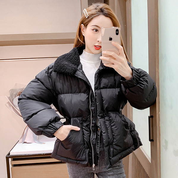 Нов модел дамско зимно яке с цип и джобове в черен и бежов цвят