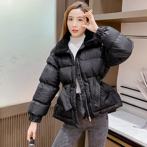 Нов модел дамско зимно яке с цип и джобове в черен и бежов цвят