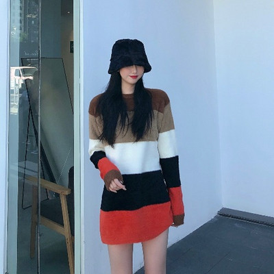 Дълъг ежедневен раиран пуловер с овално деколте