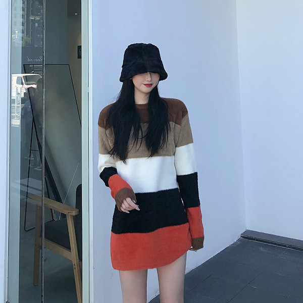 Дълъг ежедневен раиран пуловер с овално деколте