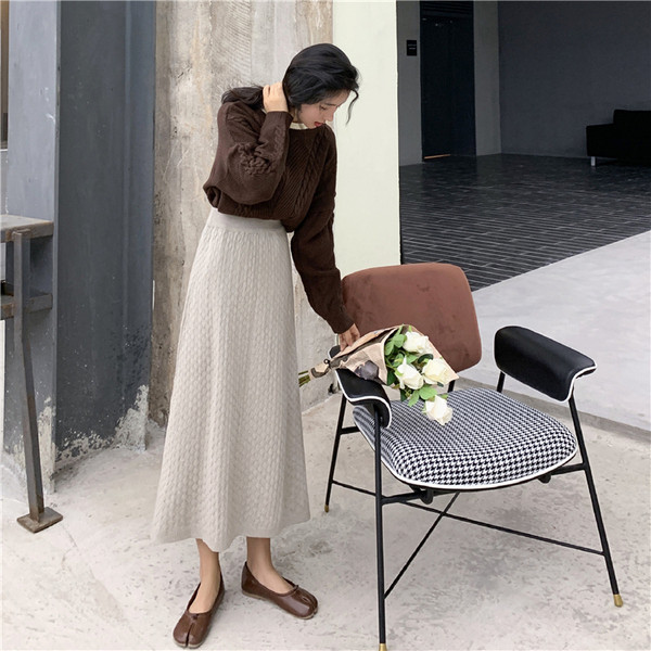 Дълга разкроена плетена пола с висока талия