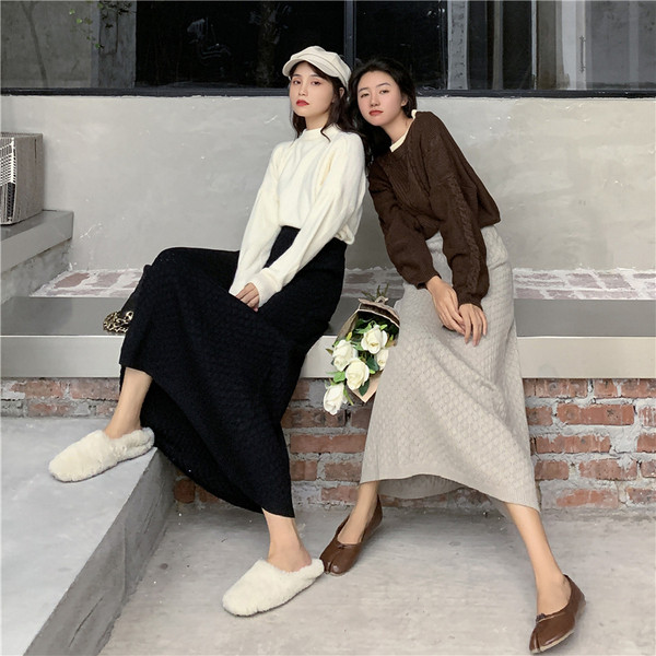 Дълга разкроена плетена пола с висока талия