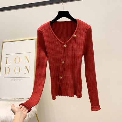 Дамски пуловер с копчета и шпиц деколте  в четири цвята